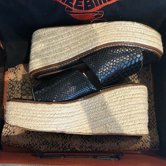 Freebird Miami black snake leather wedge sandals NWT 6 - Picture 6 of 6